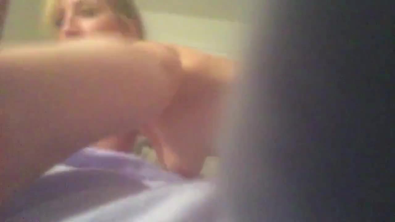 Pic #1Entertaining - Nude Girls, Blowjob, Penetration Or Hardcore, Amateur