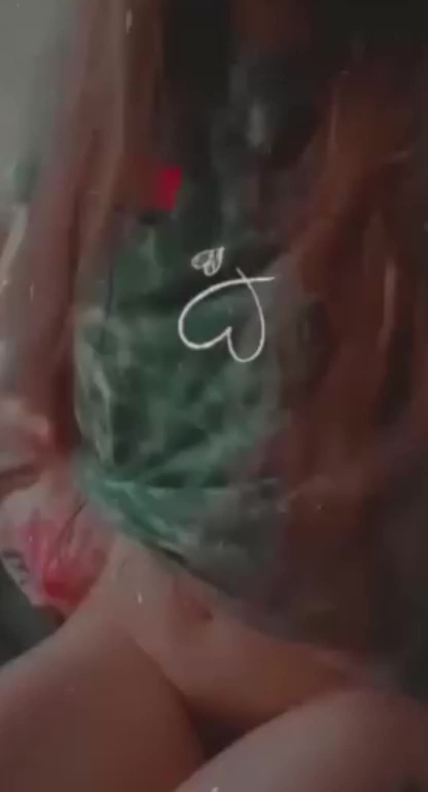 Pic #1Bekah jade plays with herself